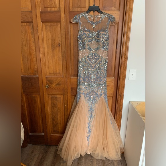 PROM DRESS - Picture 4 of 11
